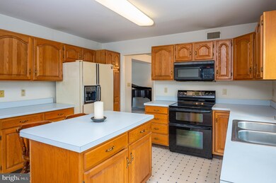 1118 Tuckerton Rd, Reading, PA 19605 - photo 2