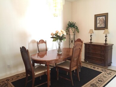 VERY SPACIOUS LIVING ROOM