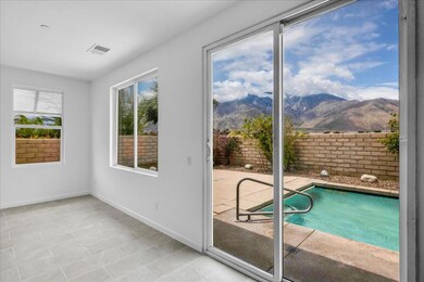 Great rm to Pool