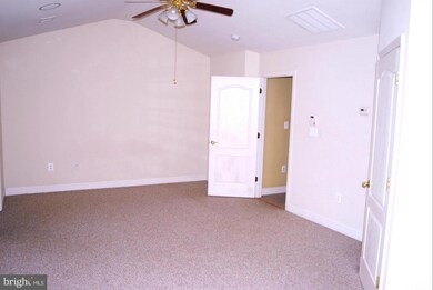 9990 Cyrandall Dr, Oakton, VA 22124 - photo 3