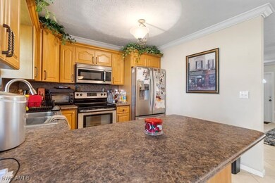 Kitchen with kitchen peninsula, appliances with st