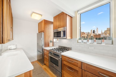 420 W 23rd St unit 9A, New York, NY 10011 - photo 3
