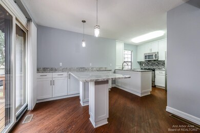 572 S 7th St, Ann Arbor, MI 48103 - photo 4