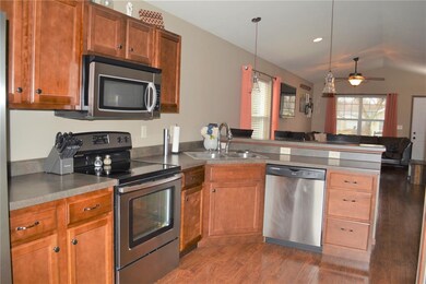 1121 J Ave NW, Cedar Rapids, IA 52405 - photo 4