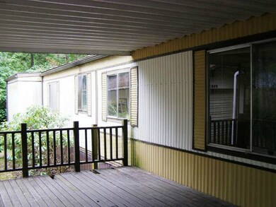 COVERED FRONT DECK