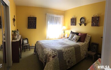 1233 Scott St, Davenport, IA 52803 - photo 7