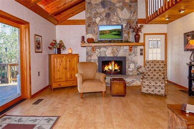 Great room w/gas fireplace