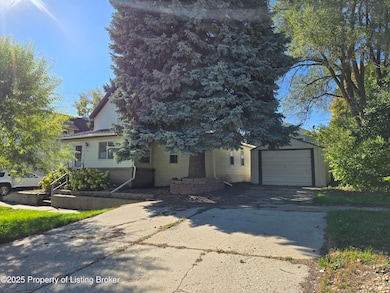 411 5th Ave NW, Mandan, ND 58554 - photo 2