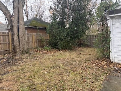 3604 Pennington Rd, Cleveland, OH 44120 - photo 4