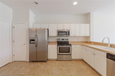 1005 Hampton Cir unit 125, Naples, FL 34105 - photo 4