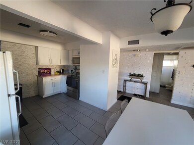 3066 Burnham Ave unit A, Las Vegas, NV 89169 - photo 3
