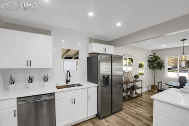 This luxurious kitchen is perfect for entertaining