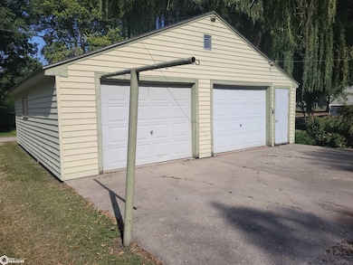 709 W Broadway St, Eagle Grove, IA 50533 - photo 4