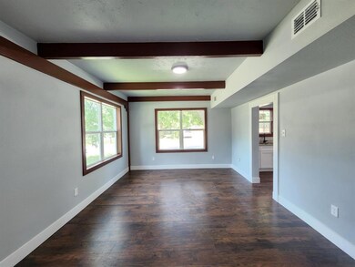 1401 Lanius St, Gainesville, TX 76240 - photo 7