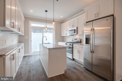 2051 Fernon St, Philadelphia, PA 19145 - photo 4