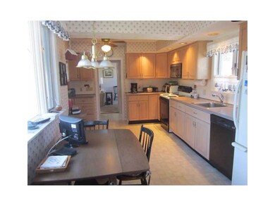 153 Vaughn Ave, Warwick, RI 02886 - photo 3