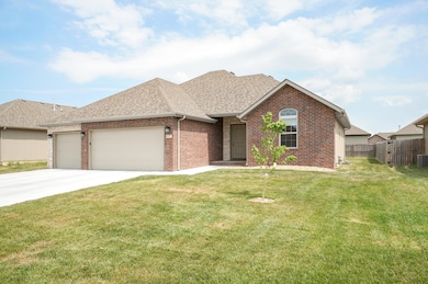 877 E Scott Wayne Dr, Nixa, MO 65714 - photo 2