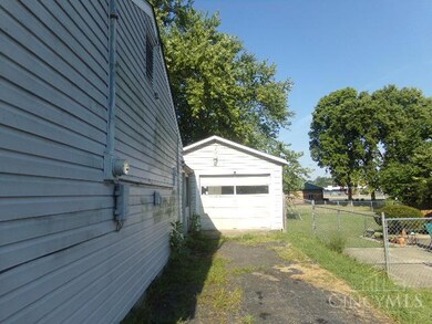 608 Richardson Dr, Middletown, OH 45042 - photo 2