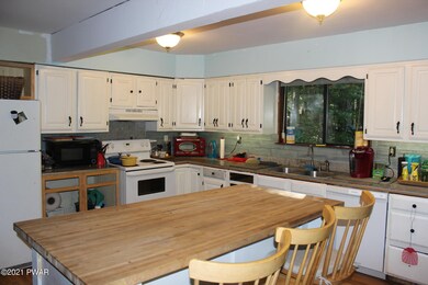 1078 Rainbow Dr, Lake Ariel, PA 18436 - photo 3