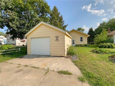 722 S 3rd Ave W, Newton, IA 50208 - photo 2