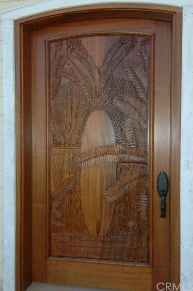 Absolutely gorgeous Mahoganey hand carved Lanai en