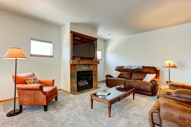 2109 NW Cedar Ave, Redmond, OR 97756 - photo 2