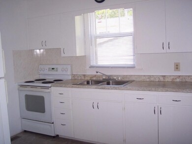 916 4th St W<|><|>