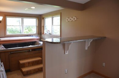 240 Hoyt St, Manchester, NH 03103 - photo 6