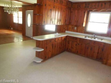 816 Lewis St, Asheboro, NC 27203 - photo 4