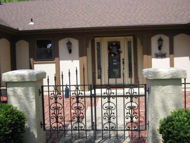 Gate w Patio