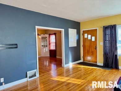 2918 Pershing Blvd, Clinton, IA 52732 - photo 4