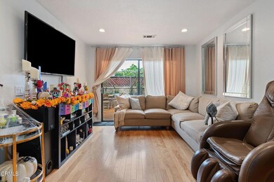 3-web-or-mls-03 - Living Room