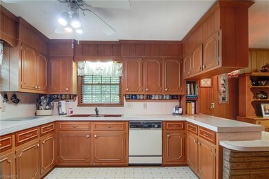 1915 W 1st St, Winston Salem, NC 27104 - photo 7