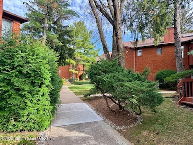 1446 Forest Hill Rd unit 4, Staten Island, NY 10314 - photo 3