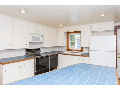 21 Howe St, Rochester, NH 03867 - photo 7