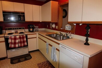 69 Manor Rd unit 2, Lincoln, NH 03251 - photo 2