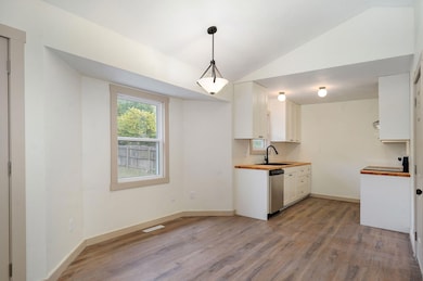 2859 W Cherokee St-13