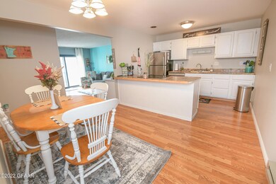 815 Duke Dr unit 433, Grand Forks, ND 58201 - photo 6