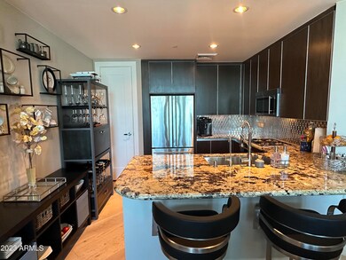 ITALIAN CABINETS:STUNNING GRANITE