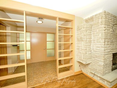 2217 Hawthorne Ln, Waukegan, IL 60087 - photo 4