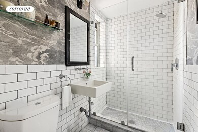 Windsor Arms unit 7E, New York, NY 10011 - photo 4