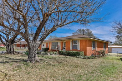 1312 Magnolia St, Gainesville, TX 76240 - photo 2