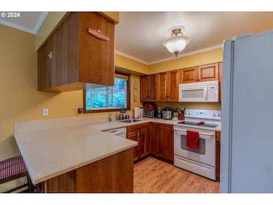 16625 Astor Ave, Lake Oswego, OR 97035 - photo 7