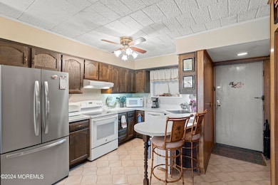 51 Hiering Ave A3 (4)