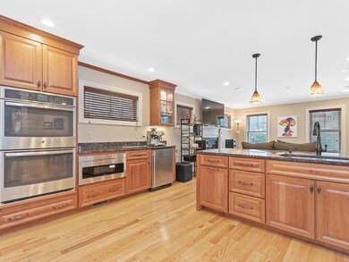 23 Tomlin St, Waltham, MA 02451 - photo 2