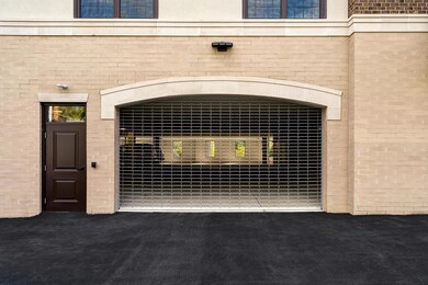 1670 e Broad Common-3
