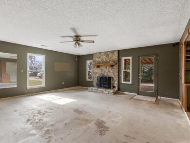 905 Barry Ln, Cleburne, TX 76031 - photo 6