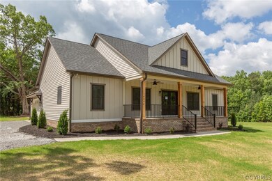 View of front facade with a porch, ceiling fan, and a front lawn