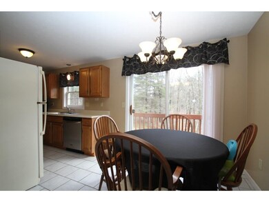 11 Wyndmere Dr unit 11, Londonderry, NH 03053 - photo 3