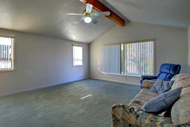 1748 Garden Dr, Medford, OR 97504 - photo 4